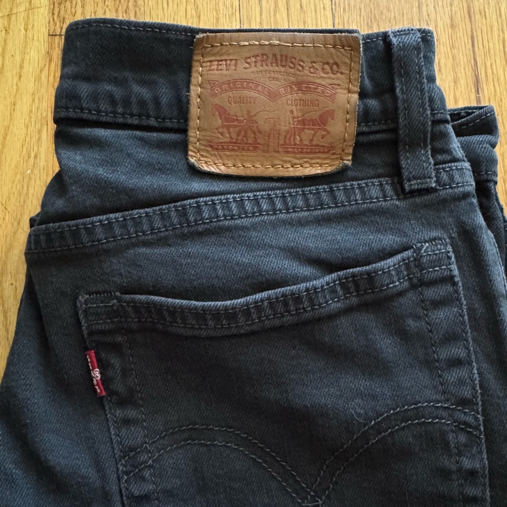 Black Cropped Levi’s